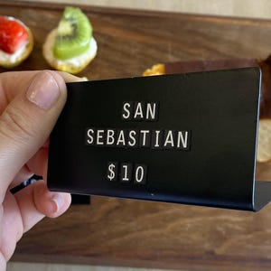 Letrero magnético para mostrador, juego de 12, etiqueta de precio de metal intercambiable, etiqueta para alimentos de mesa, letrero de pie para mostrador, letrero de exhibición para panadería