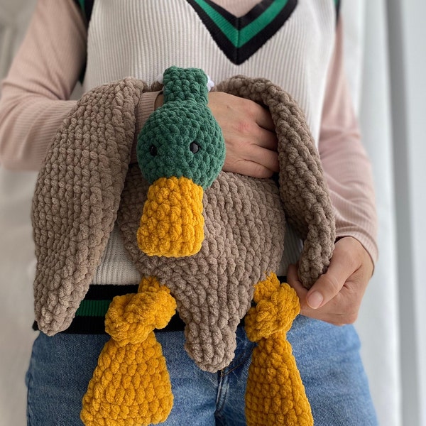 Grande peluche canard pour baby shower. Câlin câlin pour tout-petit. Peluche canard colvert au crochet. Doux amour. Cadeau de premier anniversaire pour garçon.