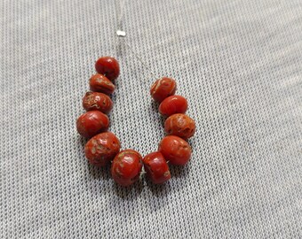 Perles de corail rouge - Un grand marché