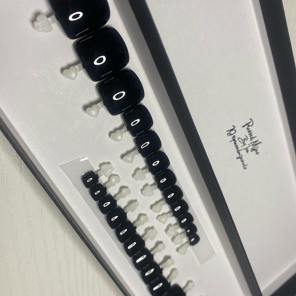 Press on Toe Nails: Black