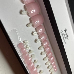 Unghie dei piedi da applicare: dita dei piedi rosa baby scintillanti / dita dei piedi glitterate / dita dei piedi rosa glitterate