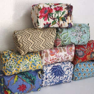 Make-uptasje met bloemenblokprint: gewatteerde katoenen toilettas