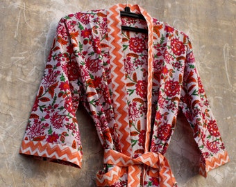 Katoenen kimonobadjas met bloemenprint: zachte boho-strandjurk