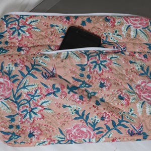 Ordinateur portable indien fait main, housse de livre Mac imprimé floral, sac pochette pour ordinateur portable et iPad, sac pour ordinateur portable de style bohème en coton matelassé imprimé floral doux