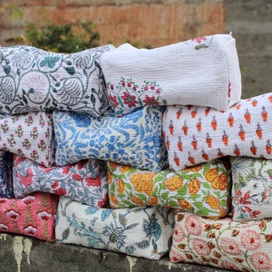 Trousse de toilette indienne en coton faite main/ trousse à cosmétiques à imprimé floral/ trousse de maquillage souple pour femme/ trousse de voyage/ pochette à bijoux/ cadeau personnalisé.