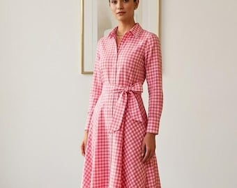 Roze maxi-jurk met gingham-ruit | Katoenen overhemdjurk met lange mouwen | Cottagecore-kleding van A-lijn met riem.