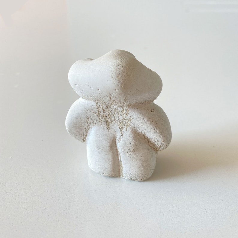 original and artistic gift little figurine 6 cm hight in withe concrete of Glumo character image 5