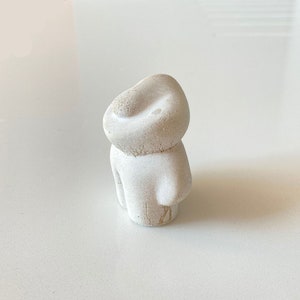 original and artistic gift little figurine 6 cm hight in withe concrete of Glumo character image 3