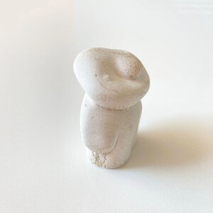 original and artistic gift little figurine 6 cm hight in withe concrete of Glumo character image 4