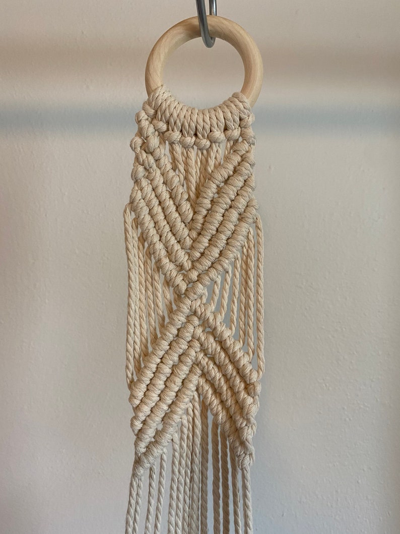 Macrame plant hanger