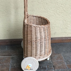 ハンドル付き手作りウィッカーショッピングトロリー、編み込みショッピングトロリー、バスケットホイールショッピングバスケット、ウィッカープーリートロリー、ラタントロリー