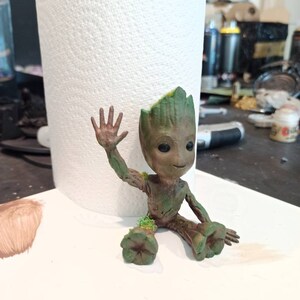 Baby Groot waving image 5