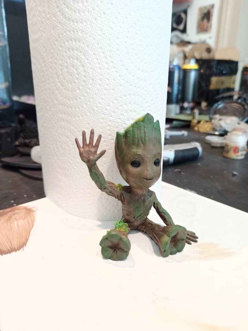 Baby Groot waving image 5