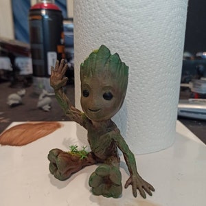 Baby Groot waving image 3