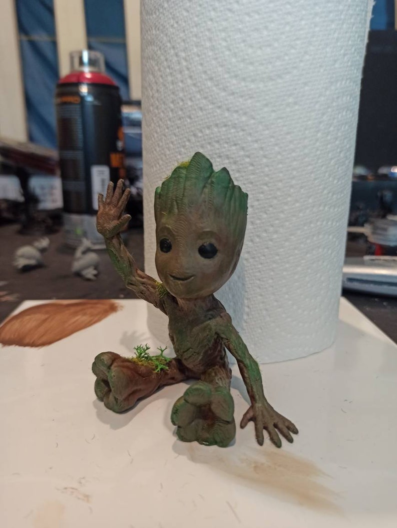 Baby Groot waving image 3