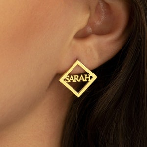 Ear Jacket Namensohrring - Muttertagsgeschenk - Quadratischer Ohrring mit Namen - Personalisierter Ohrring - Geometrischer Ohrring - Moderner Schmuck