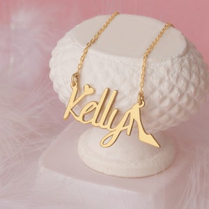 Collar de Barbara Font - Regalo del Día de la Madre - Collar con nombre en plata - Collar con zapatos de tacón alto - Collar personalizado - Regalo de cumpleaños