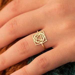 Root chakra ring top
