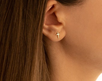 Boucle d’oreille Dainty Cross Stud - Boucles d’oreilles Gold Tiny Cross Tragus - Cadeau de Noël - Boucles d’oreilles Croix minimalistes - Cadeau chrétien - Cadeau pour elle