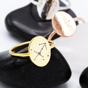 Anel delicado com sinete de estrela dourada - Presente de dia das mães - Anel pequeno de constelação personalizado - Anel de estrela do zodíaco de prata - Anel do signo do zodíaco rosa