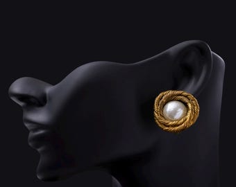 CHANEL Gilded Metal Nest Earrings, 1985 Collection - Vintage Elegance