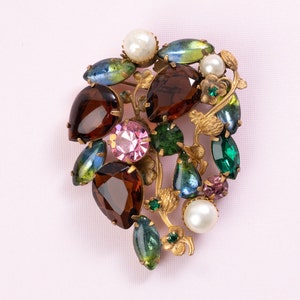Vintage Multicolor Rhinestone, Pearl, Cluster Gold Tone in Teardrop-Shaped Brooch