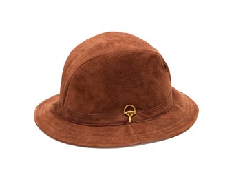 Vintage Gucci Wildleder Fedora mit goldfarbener Schnalle - 1970er Jahre