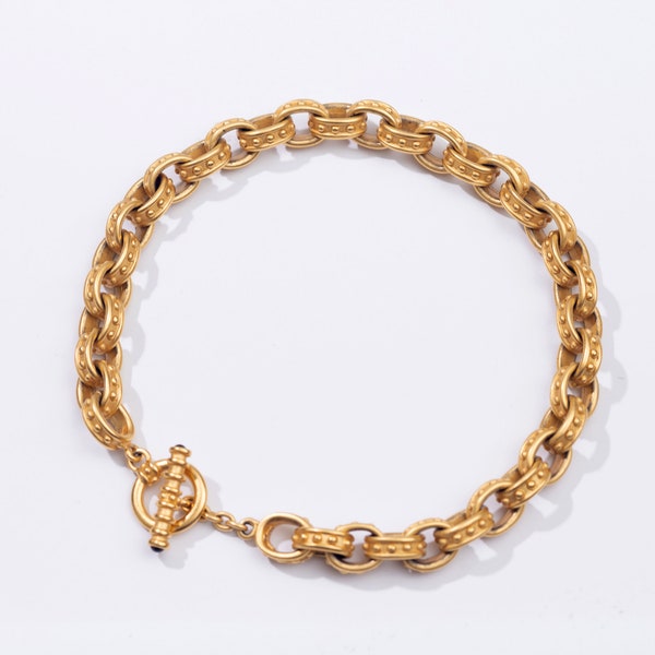 Timeless Elegance: CAROLEE Vintage Gold Tone Chain Link Toggle Closure Necklace/Choker