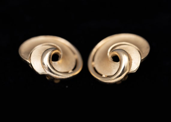 Trifari Crown Gold Tone Leaf Clip-On Earrings - image 2