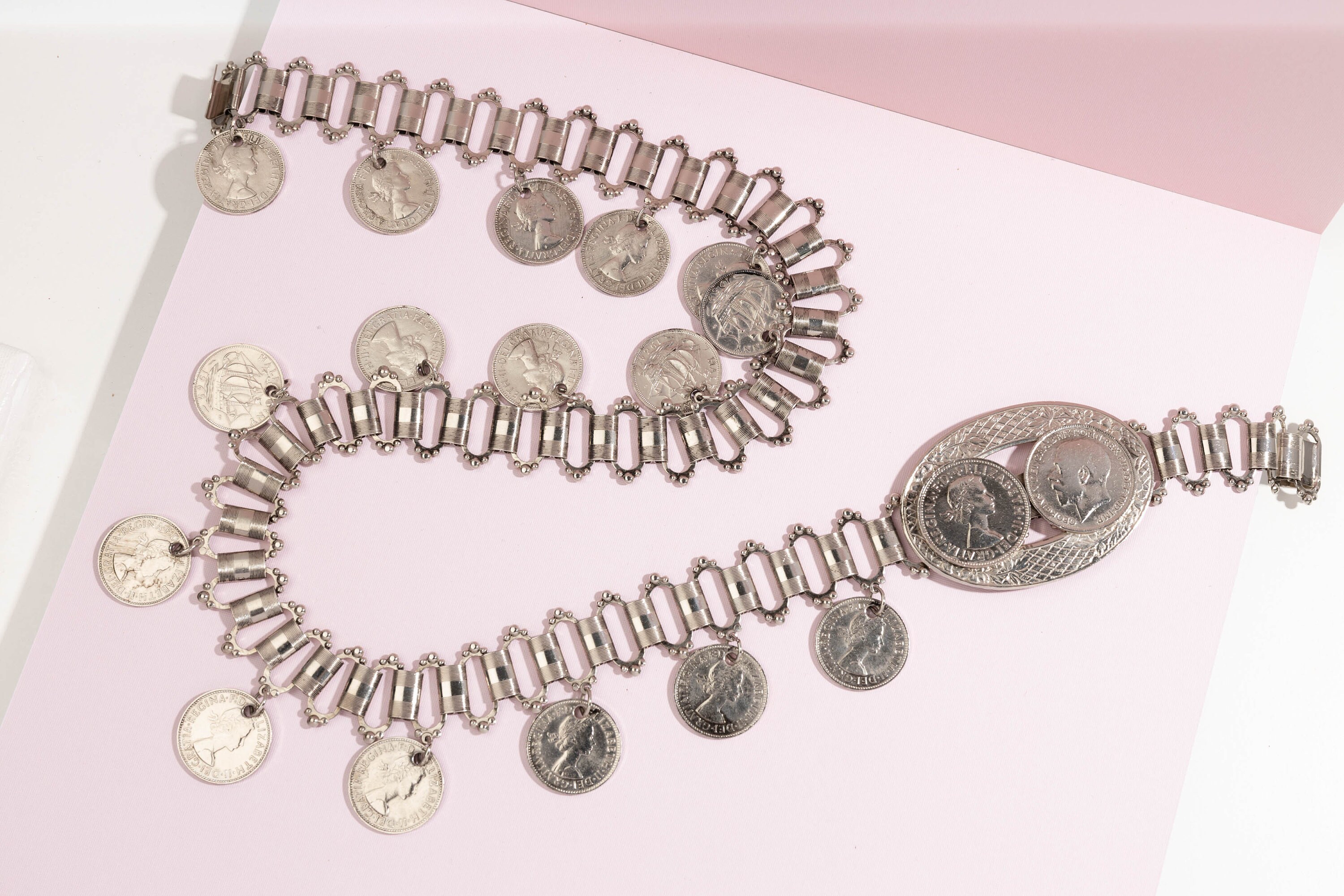 Coin belt silver tone 18 English coins 30\
