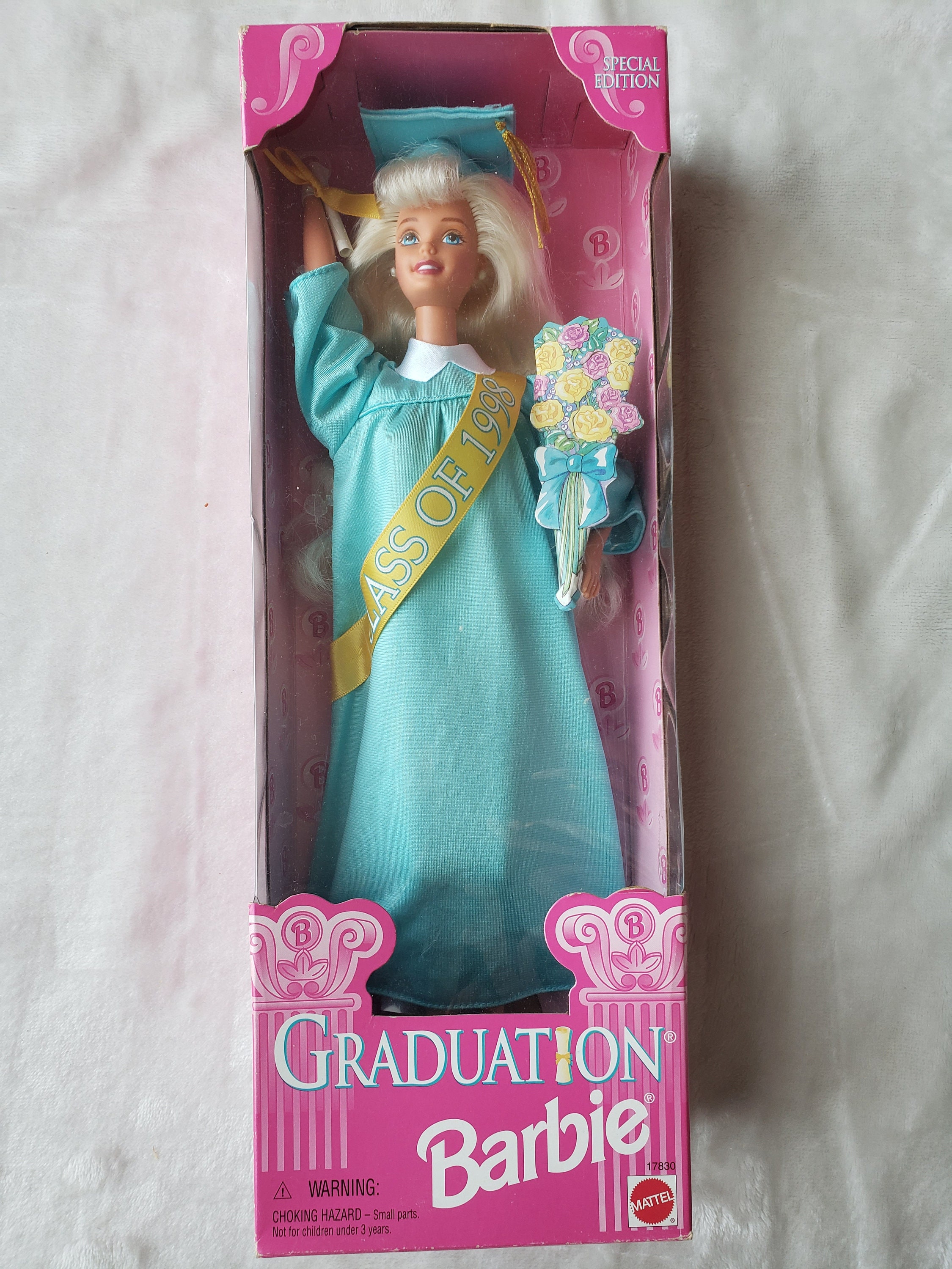 1998 Graduation Barbie l Mattel Collector # 17830 l NRFB Dolls & Action