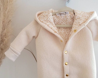 Vintageliebe® Ylleoverall tillverkad av 100 % nyull. Naturprodukt. Tovad ulloverall, krämbeige.