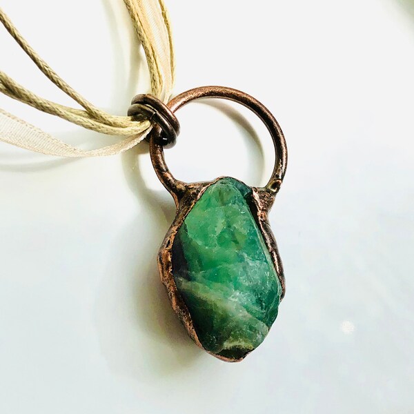 Pendentif en cristal vert fluorite, cadeau pour elle, spirituel.