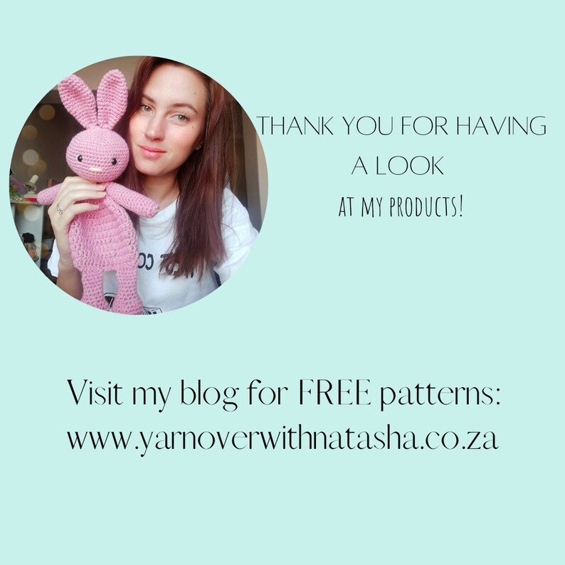 Pu&ograve; includere: Una donna che tiene un coniglio rosa all'uncinetto. L'immagine include il testo "THANK YOU FOR HAVING A LOOK AT MY PRODUCTS! Visit my blog for FREE patterns: www.yarnoverwithnatasha.co.za"