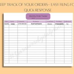 Pu&ograve; includere: Un tracker di ordini mensile stampabile con colonne per data, nome, contatti, prodotti, tempo di consegna, numero di tracciamento e consegnato. La prima riga &egrave; compilata con la data 02/01, il nome Lucy, i contatti +2778 488 584, i prodotti Sciarpa e berretto, il tempo di consegna 2 settimane, il numero di tracciamento PTA51248751 e consegnato S&igrave;.