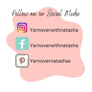 Pu&ograve; includere: Grafica rosa con il testo "Seguimi sui social media" e icone di social media per Instagram, Facebook e Pinterest. L'account Instagram &egrave; "Yarnoverwithnatasha", l'account Facebook &egrave; "Yarnoverwithnatasha" e l'account Pinterest &egrave; "Yarnoverntashas".
