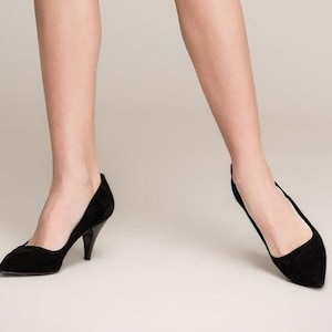 Schwarze Wildleder Pumps für Damen – Elegante 7 cm Stiletto Pumps, Klassische Geschlossene Zehen Schuhe, Handgemachte Abend Party Schuhe