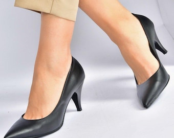 Classic Black Stiletto Heels – 7 cm Pointed Toe Pumps – Vegan Leather Versatile Office & Party