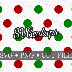 Könnte beinhalten: Ein weißer Hintergrund mit einem Muster aus roten und grünen Punkten. Das Bild enthält den Text "SVGcutups" in einer stilisierten Schriftart sowie "SVG • PNG • CUT FILE" in einem grauen Banner.