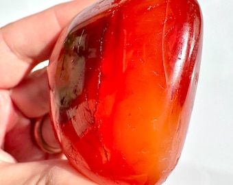 CORNALINA ROJA Piedra de palma Cristal de cornalina Piedra de palma Cornalina Cristal de cornalina naranja Muestra de cornalina Cornalina pulida Piedra pulida