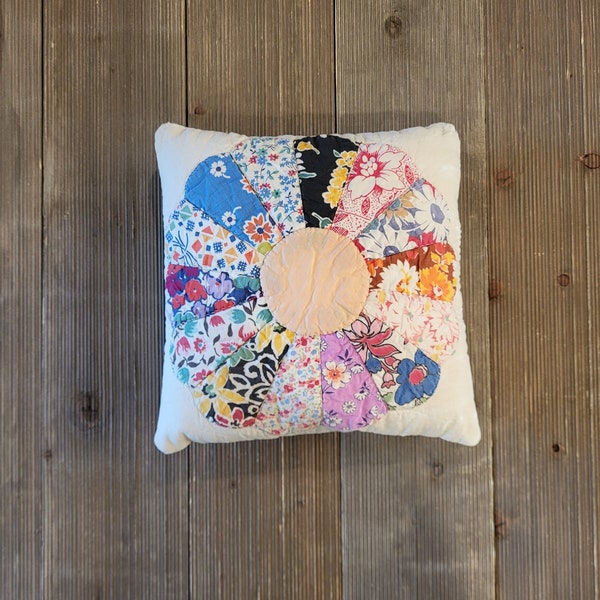 Dresden Plate Pillow,vintage quilted pillow,dresden plate,handquilted pillow,feed sack pillow,vintage quilts,farmhouse pillow,pillow decor
