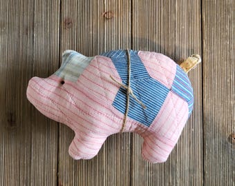 Vintage quilt pig,stuffed pig,small stuffed vintage quilt pig,vintage decor,cute pig shelf tuck,pig lover decor,farmhouse decor,farmhouse