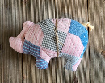 Vintage quilt pig,stuffed pig,small stuffed vintage quilt pig,vintage decor,cute pig shelf tuck,pig lover decor,farmhouse decor,farmhouse