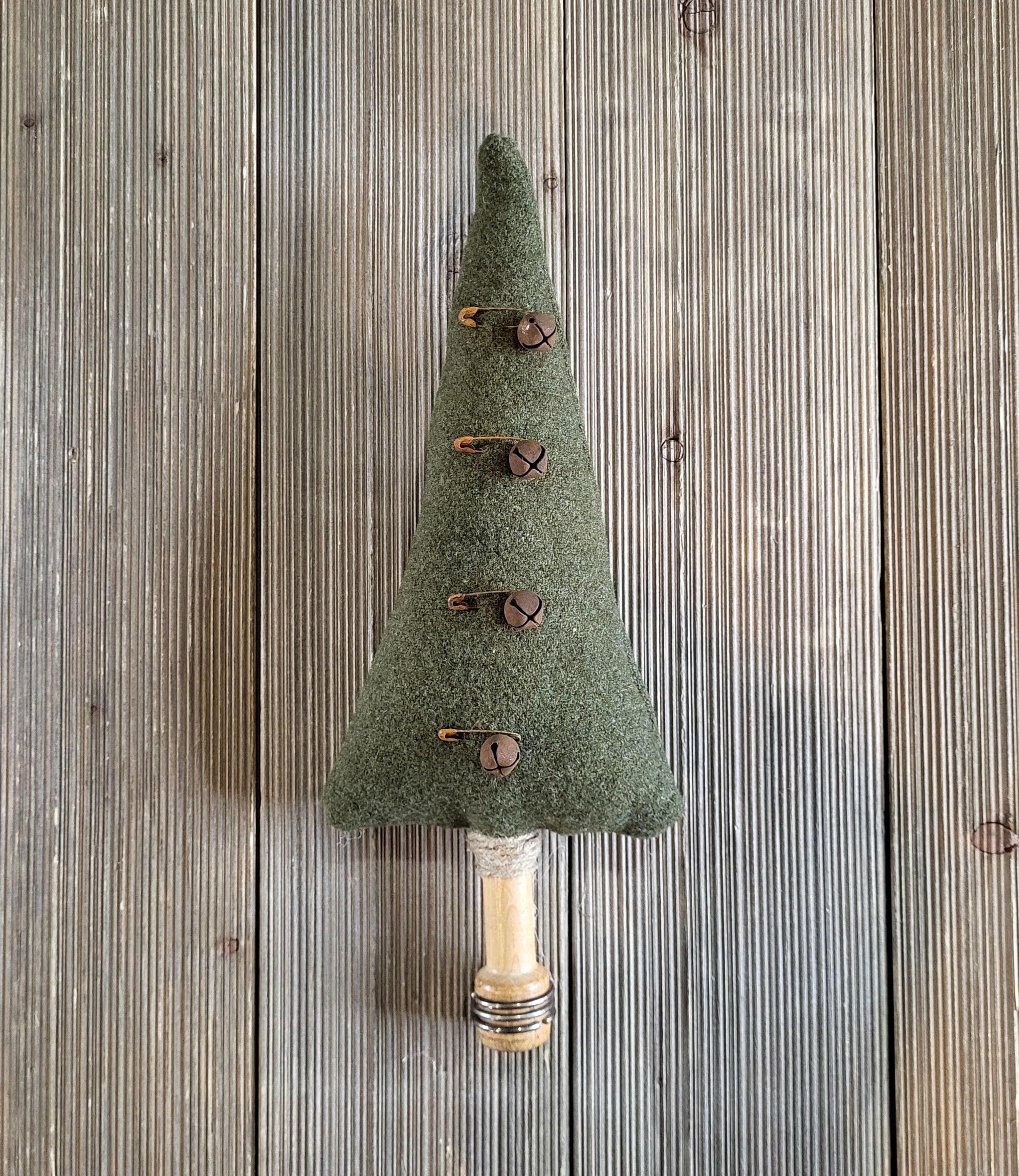 Primitive Tree Ribbons Primitive Wool Christmas Tree, Quilted Bobbin Tree, Green Quilt ...