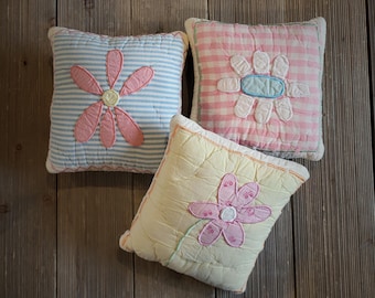 Daisy Quilt Pillow,small pillow,flower pillow,colorful flower pillow,repurposed quilt,spring decor,spring flower pillow,cute small pillow
