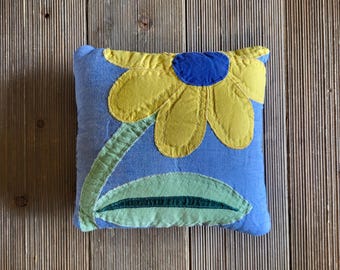 Vintage Daisy Pillow,small flower pillow,cabin pillow,quilted pillow,spring decor,yellow daisy pillow,quilt lover decor,flower decor,daisy