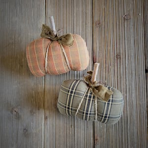 Primitive Pumpkins,grungy coffee stained pumpkins,bundle of 2 pumpkins,fall decor,pumpkin decor,Halloween decor,stuffed little pumpkins