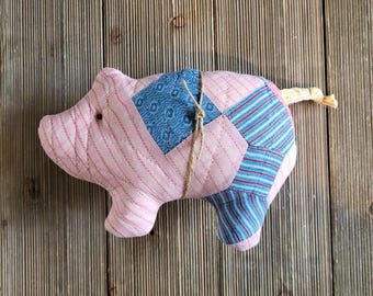 Vintage quilt pig,stuffed pig,small stuffed vintage quilt pig,vintage decor,cute pig shelf tuck,pig lover decor,farmhouse decor,farmhouse