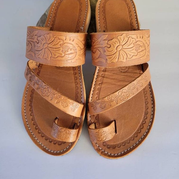 Tan Hand Carved Leather  Sandal for Women, summer sandals, Leather Mexican Huarache, Native Sandals, boho Sandals, huaraches,