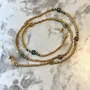 Customized Flower AirPod/Sunglass Chain
